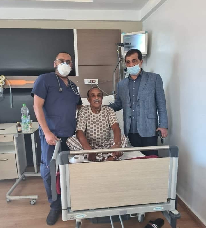 Quand l'art rencontre la santé : Le Directeur Médical de Bayani Assistance avec l'artiste Saïd Naciri